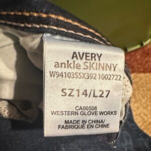 Woman’s silver jeans. Avery Ankle Skinny Jeans. 14/27